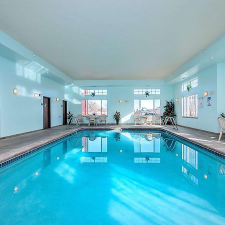Days Inn By Wyndham Маниту Спрингс Екстериор снимка