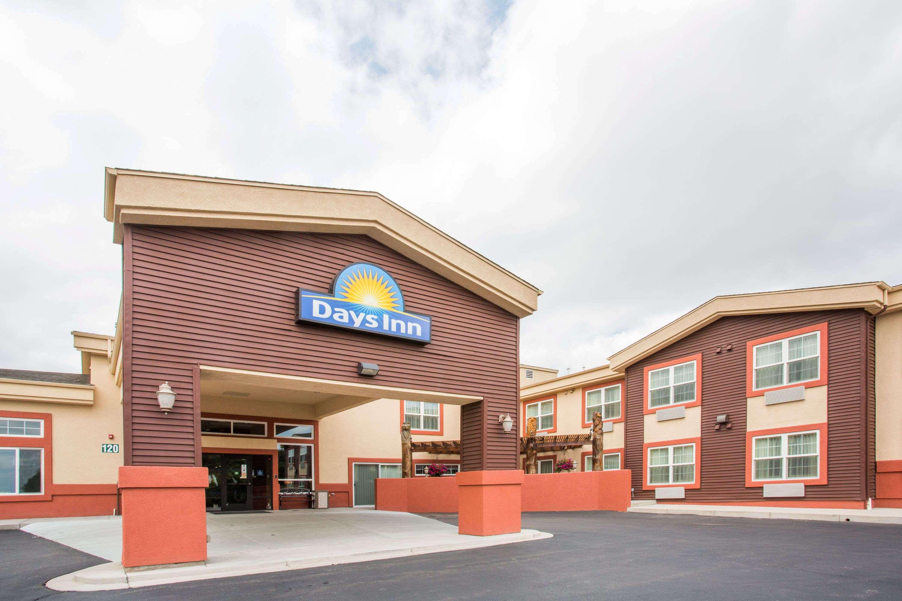 Days Inn By Wyndham Маниту Спрингс Екстериор снимка
